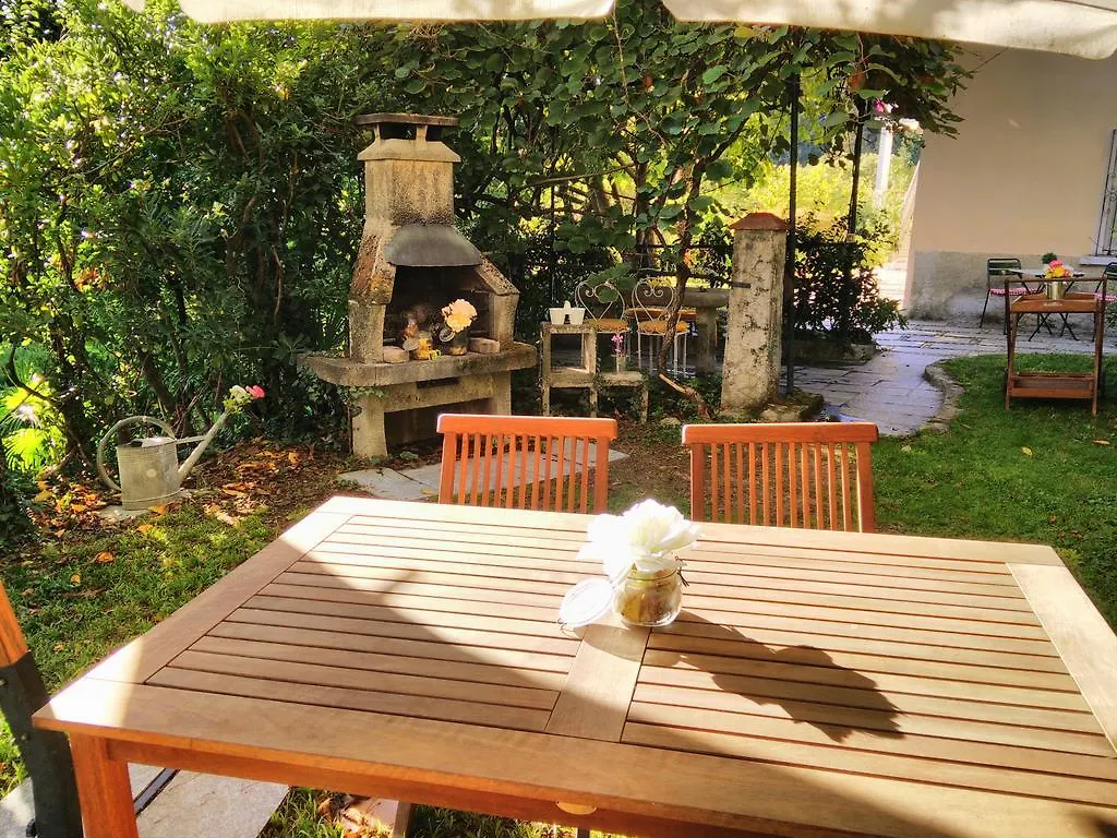 B&B Le Camelie Côme Couette-café